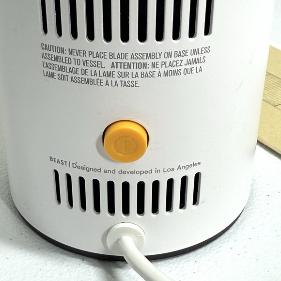 Beast Health Blender Model B10 White‎ 1000 Watt Motor with Manual - Picture 7 of 10